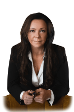 Aileda-hands-crossed